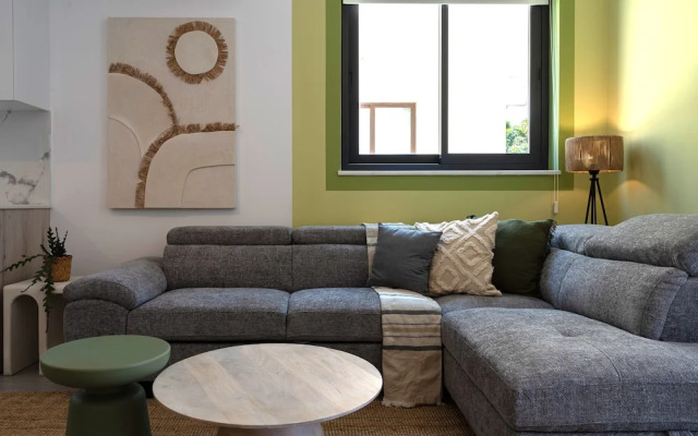 Solenne Stylish 2-BR Apt in Larnaca
