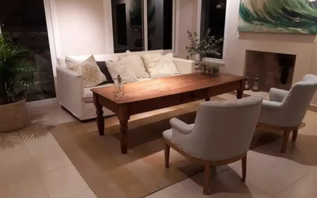 Acogedora Casa En Exclusivo Barrio