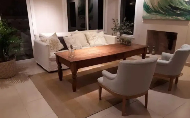 Acogedora Casa En Exclusivo Barrio