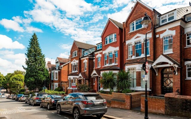 Modern and Bright Highgate Gem