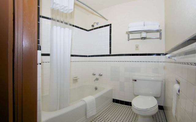 Historic Plains Hotel