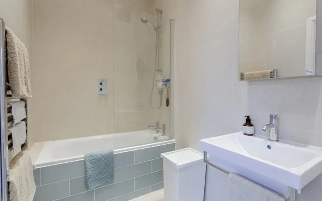 1 Bedroom Apartment in Brook Green