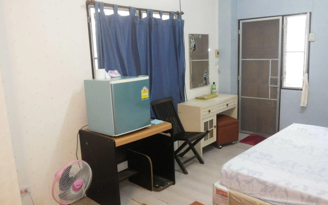 OYO 471 Sunshine Apartment