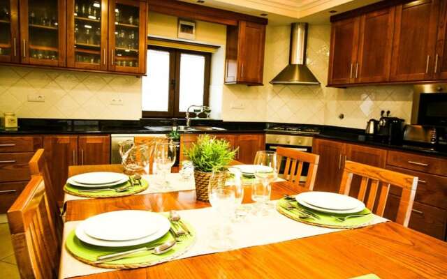 Rustic Home with Pool in A Valderez by Izibookings