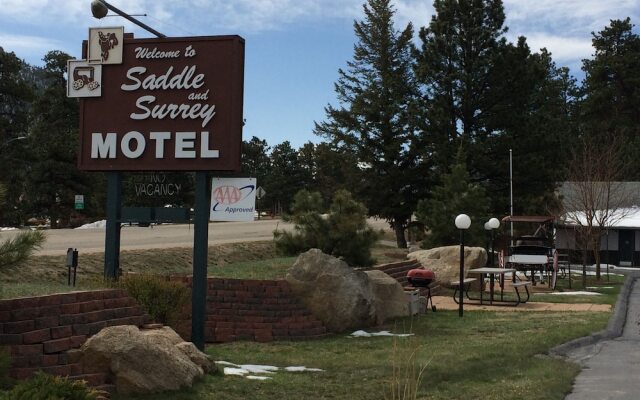 Saddle & Surrey Motel