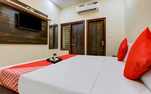 OYO Flagship 70098 Moon Trip