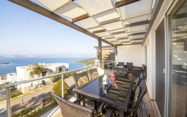 Sleek Flat With Private Beach and View in Milas