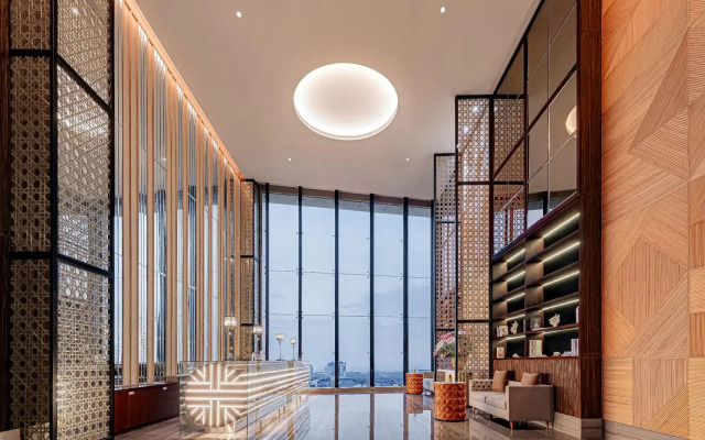 Whiz Luxe Hotel Spazio Surabaya