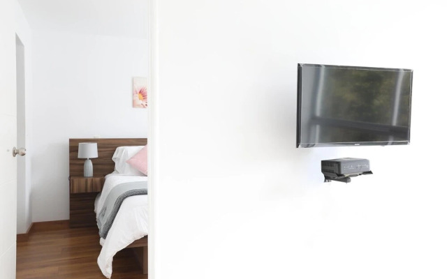 Quiet Romantic Apartment In The Heart Of Barranco