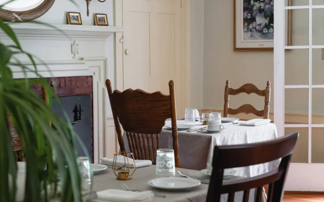 Lee Farm Inn