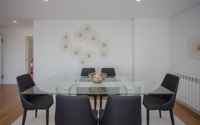 Liiiving -Luxury River View Apartment VI