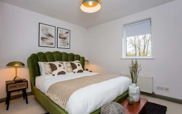 The Sparkford Gardens - Lovely 2bdr With Balcony