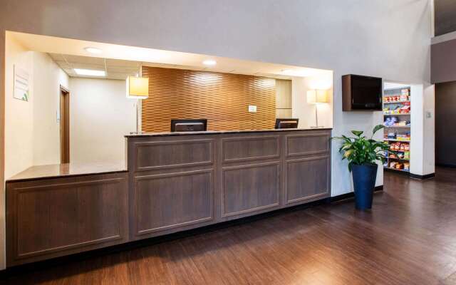 Wingate by Wyndham Roseville/Detroit