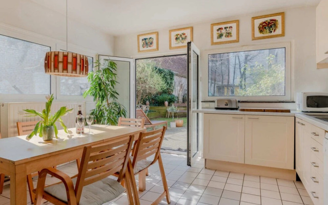 Lorraine Garden residence