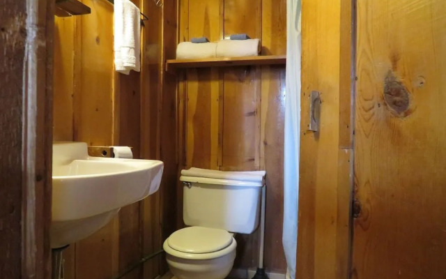 Eagle Nest Cabins & Marina