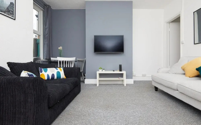 4 Bed Derby House - Long Stays- Parking