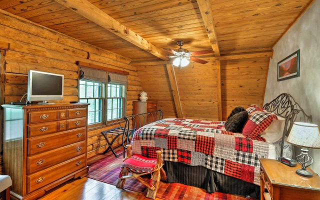Family-friendly Massanutten Log Home w/ Views!