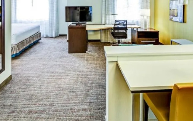 Residence Inn by Marriott Akron South / Green