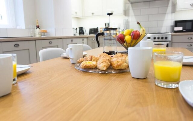 Luxury Listed Townhouse 350 Yds From Racecourse