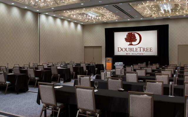 DoubleTree by Hilton Chicago - Oak Brook