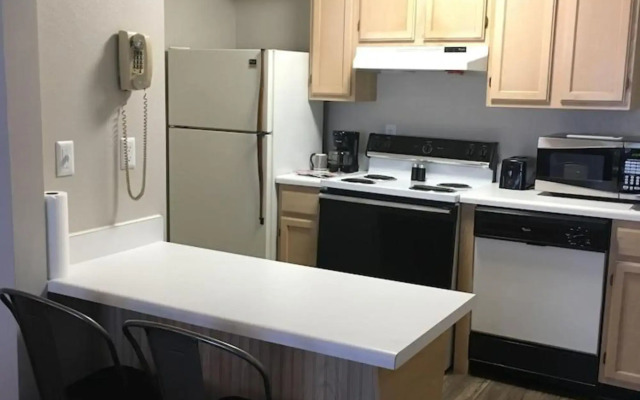 Ambassador Inn And Suites