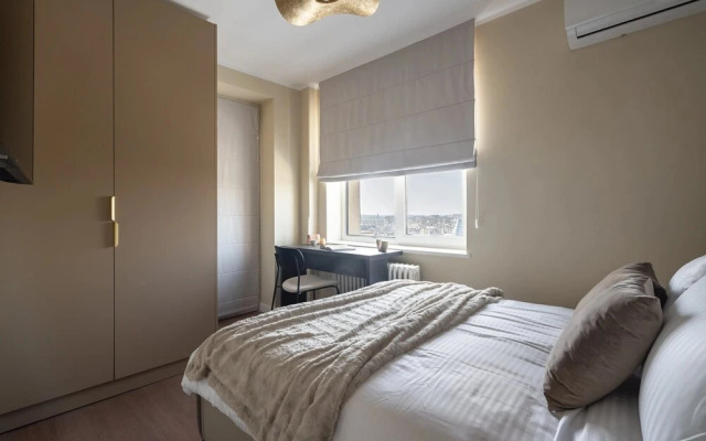 Views of all the Palaces 2BR Stunner