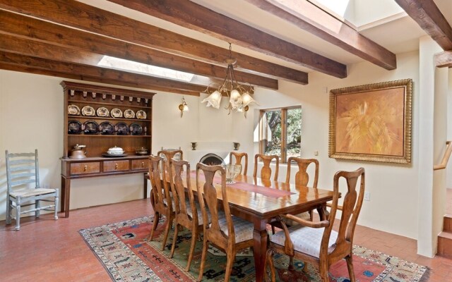 Casa Ladera - Enchanting Home, Nestled in Foothills With Spectacular Views