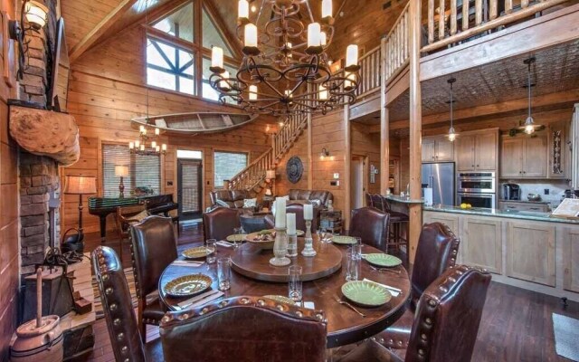 Bear Elegance - Three Bedroom Cabin