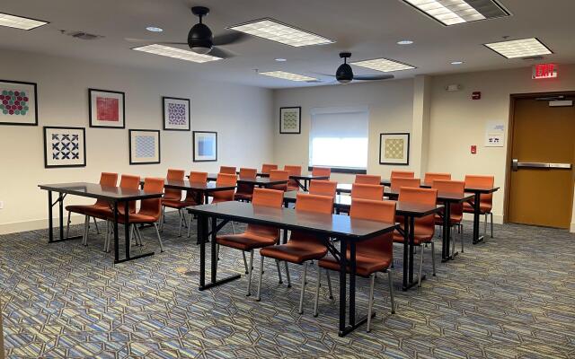 Holiday Inn Express & Suites Ocean Springs by IHG