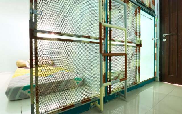 Kabin Kapsul Kayu Jati V Hostel