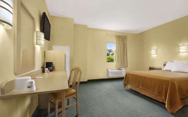 Howard Johnson by Wyndham Tifton GA I-75