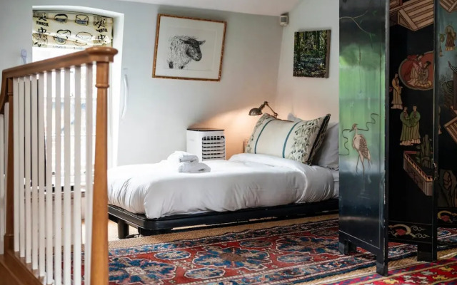 The Kensington Gatehouse - by Out of Office Lifestyle