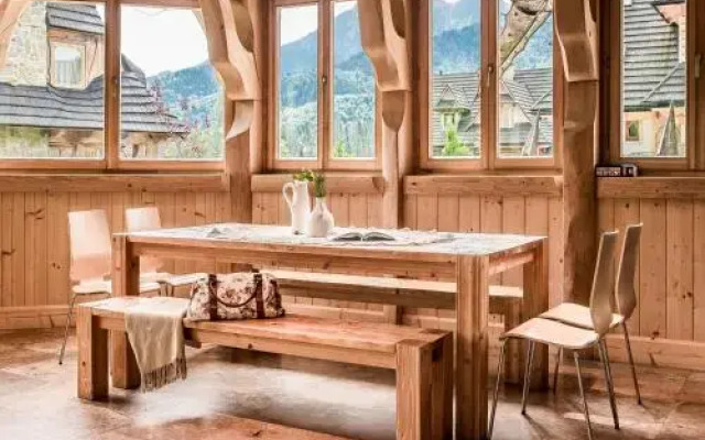 Rezydencja Gaudi SPA z kominkiem