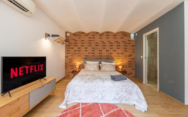 CHARMANT STUDIO RENOVÉ 150m DE MONACO