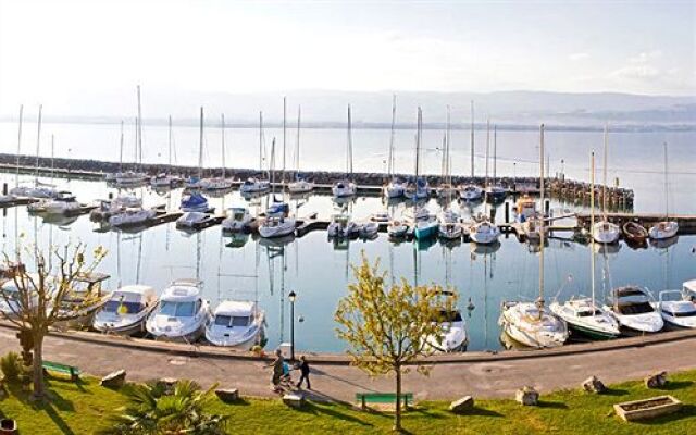 La Riviera Victoria
