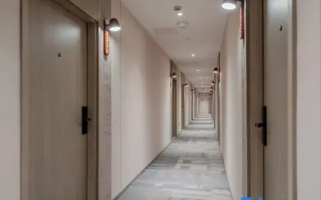 Homeinn Selected Hotel (Shanghai Lujiazui Century Avenue Subway Station)