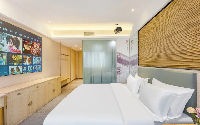 Lemon Breeze Hotel