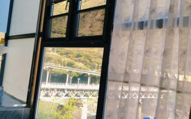 Yajiang Kangba Hanzi Hotel