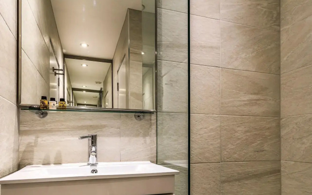 The Knaresborough by Aura Collection