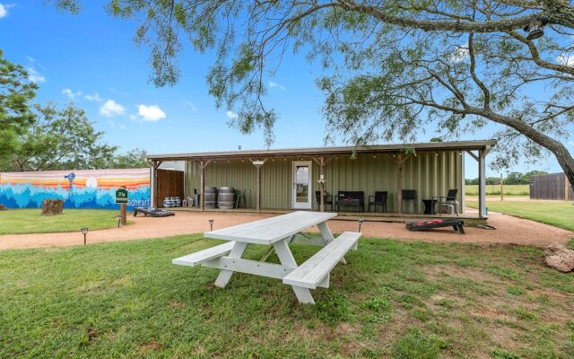Lucinda Luxury RV With Hot Tub