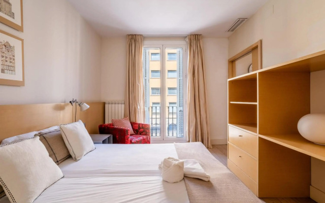 Classy 3bed 3bath apartment in Eixample