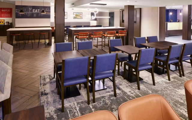 Hampton Inn Newark Airport