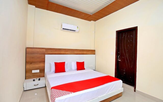 OYO 39957 Hotel HC King