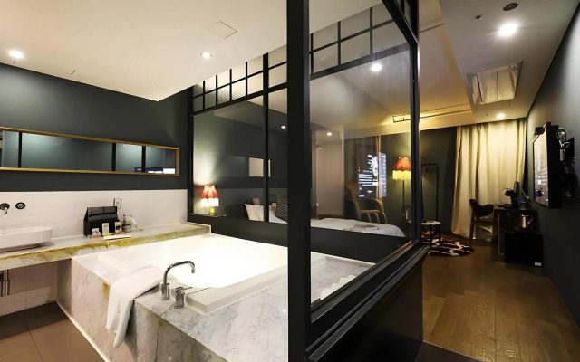Vine Hotel