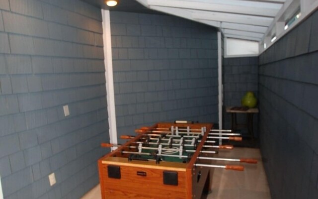 Alvarado Place 68105 by RedAwning