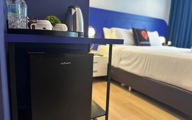 Ukiyo Hotel by manatidur