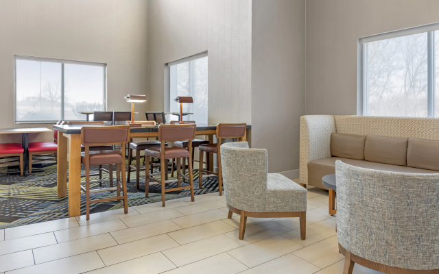 Holiday Inn Express Hotel & Suites Hillview by IHG