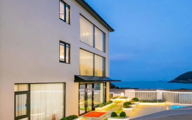 Haikuoyunshen·Super first-line sunrise sea view pool holiday villa (Xiaowushitang Branch)