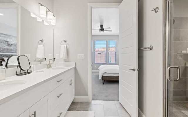 Family Desert Oasis 5 Bedroom Home