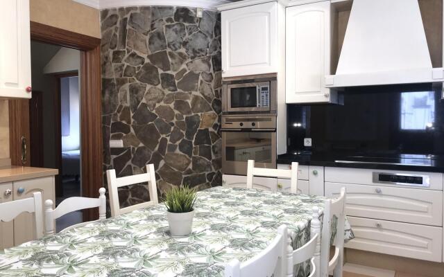 8381 - Large beach side villa in Marbella